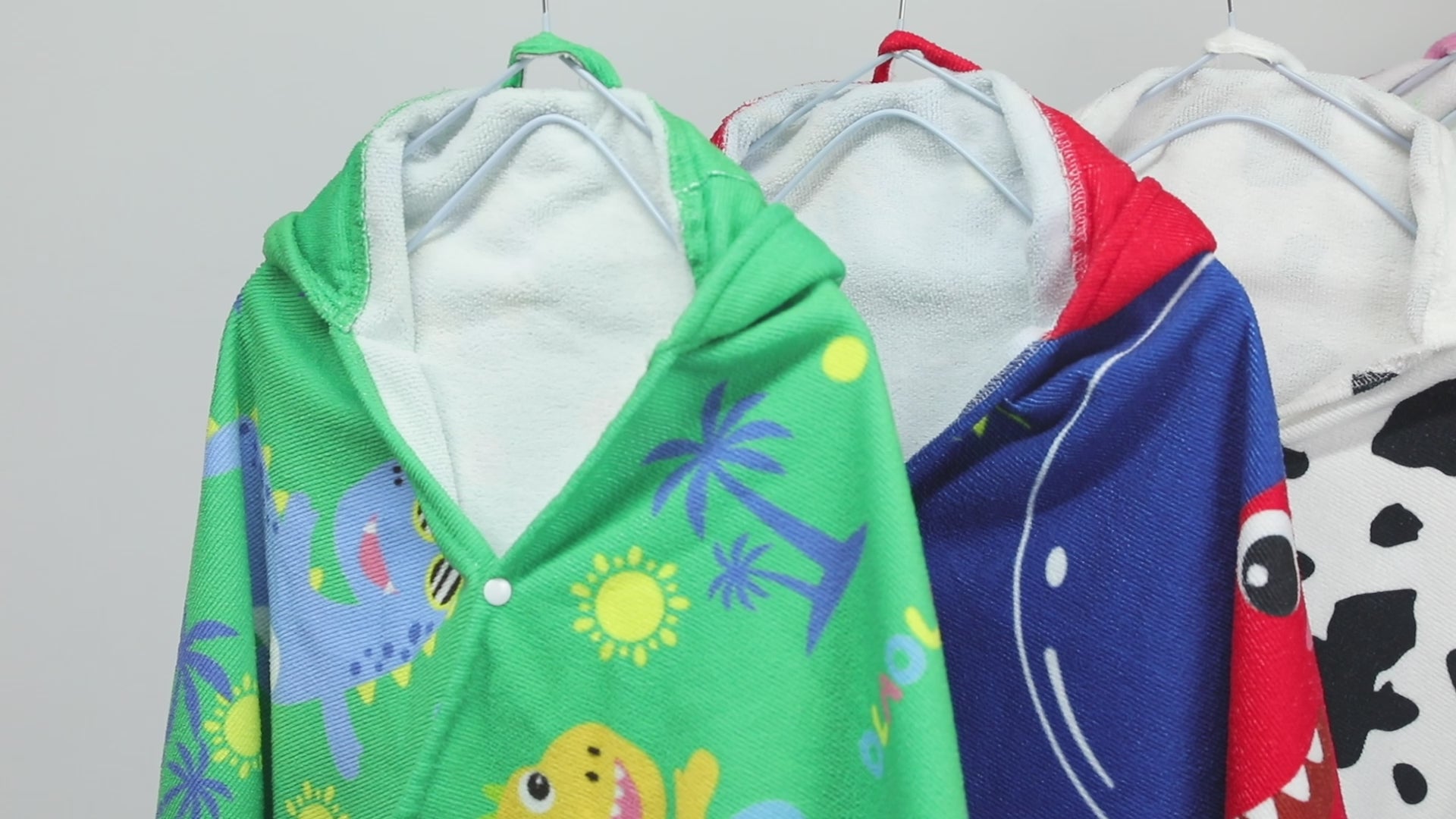 OLAOLA Kids Strawberry Printed Hooded Beach Towels Soft Absorbent Swim Pool Towels Poncho Food Onesie